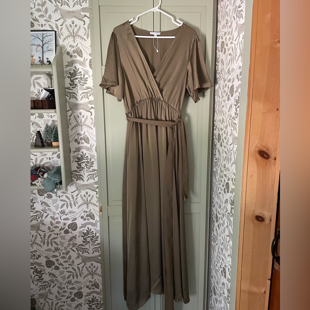 Baltic Born short sleeve olive maxi. Size XL